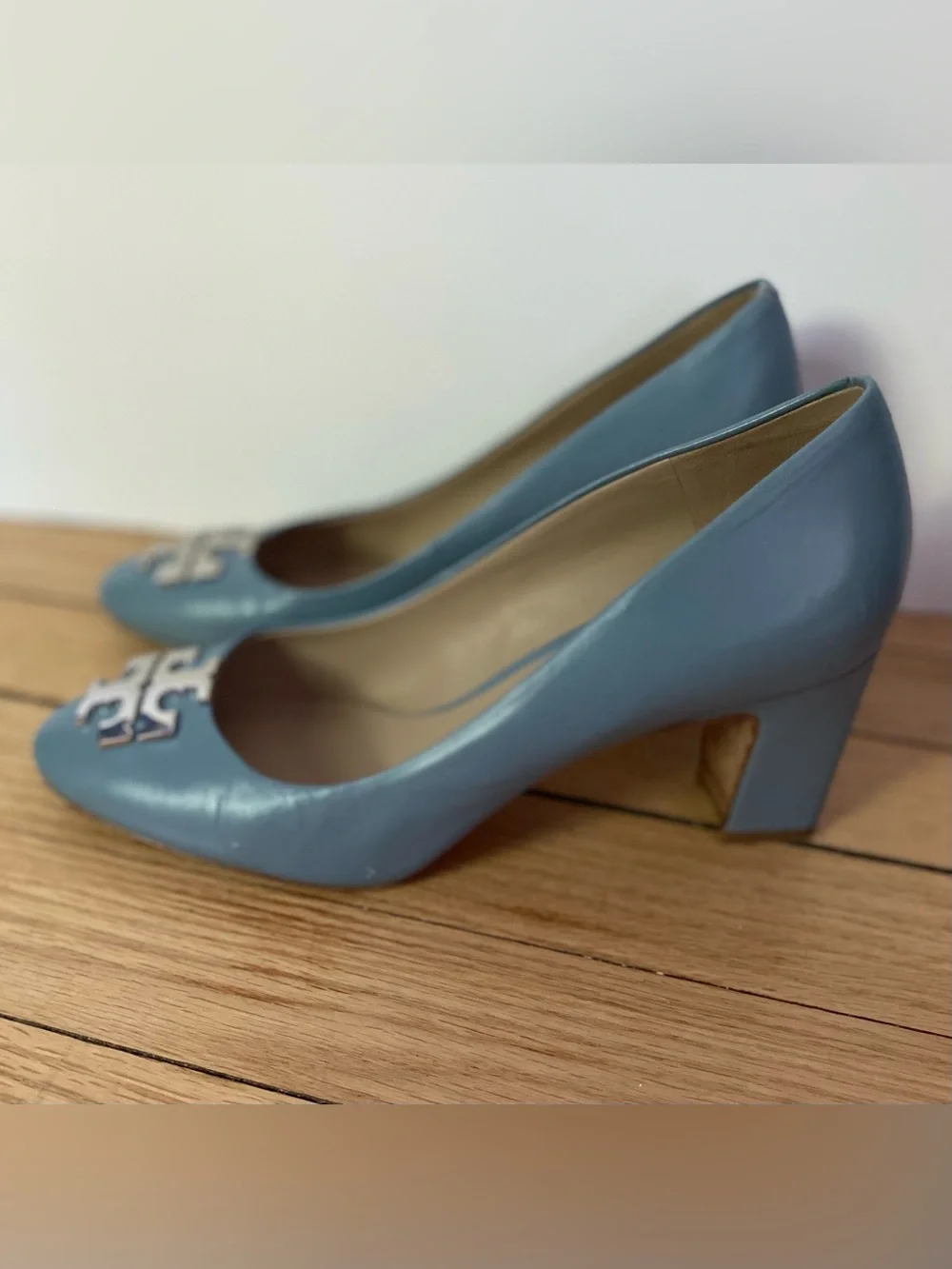 Tory Burch Pumps Womens 7.5 M Raleigh Leather Heels Logo Blue Designer Cinch Bag